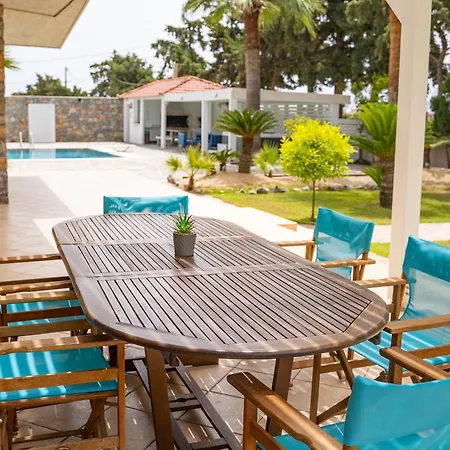 Madia Villa *
