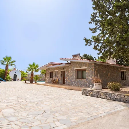 Madia Villa
