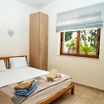 Madia Villa