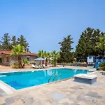Madia Villa